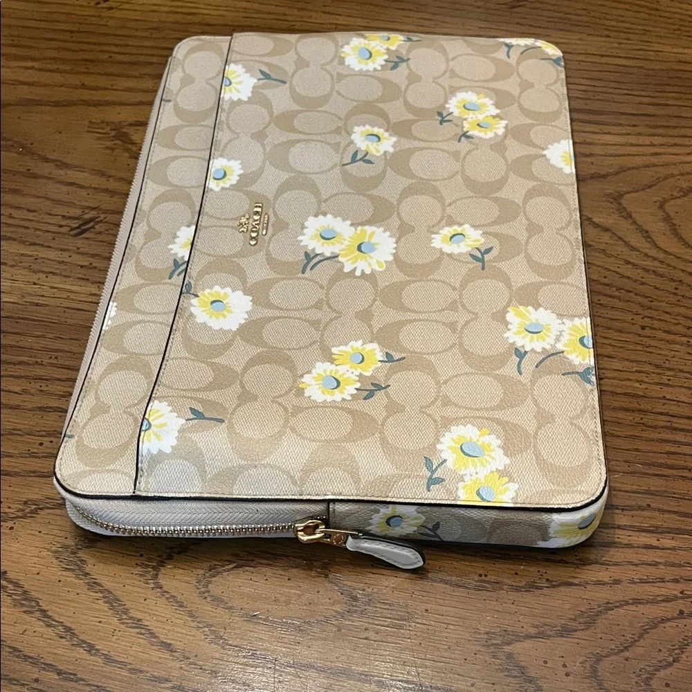 Coach Laptop Sleeve In Signature‎ Canvas With Daisy Print